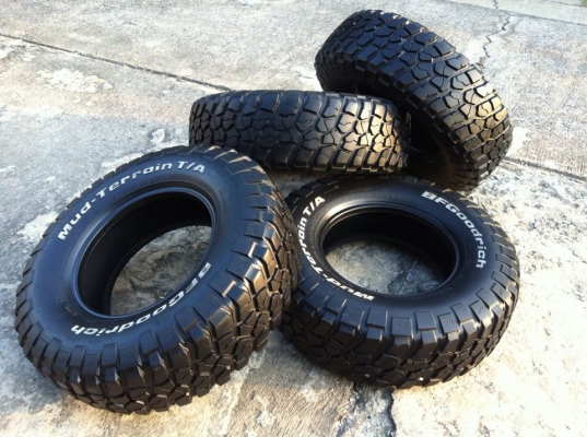 ขายยาง BF Goodrich Mud-Terrain KM2 ขนาด 265 75 r16 สวย