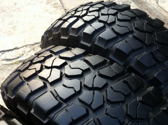 ขายยาง BF Goodrich Mud-Terrain KM2 ขนาด 265 75 r16 สวย