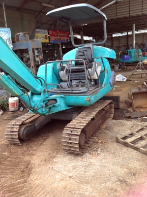 ขายรถแบคโฮ ยี่ห้อ KOMATSU รุ่น PC30-7 ขายรถแบคโฮ ยี่ห้อ KOMATSU รุ่น PC30-7