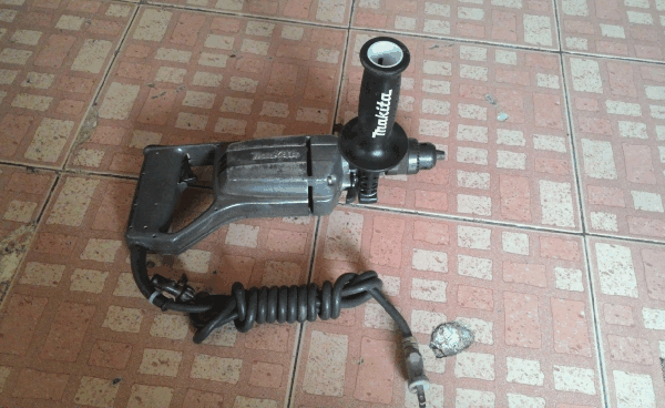 ขายสว่านเจาะกระแทก Makita 8416 16mm. 570W Made in japan.