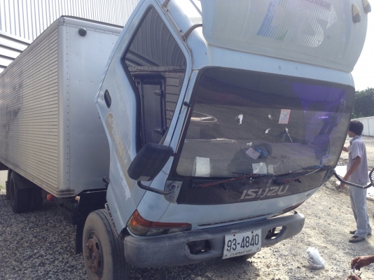 ขาย อีซูซุ รุ่น NPR และ NQR ตู้ยาว 4.30 เมตร และ 5.50 เมตร
