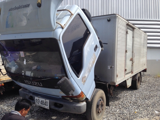 ขาย อีซูซุ รุ่น NPR และ NQR ตู้ยาว 4.30 เมตร และ 5.50 เมตร