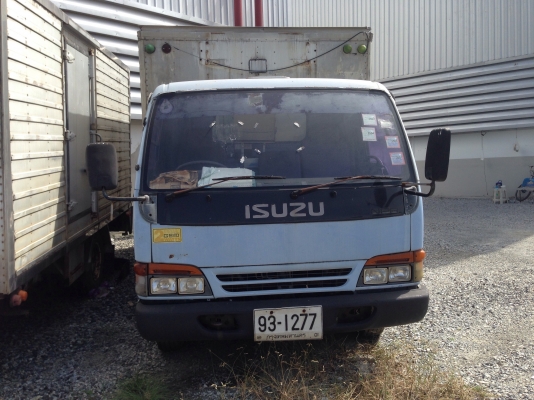 ขาย อีซูซุ รุ่น NPR และ NQR ตู้ยาว 4.30 เมตร และ 5.50 เมตร