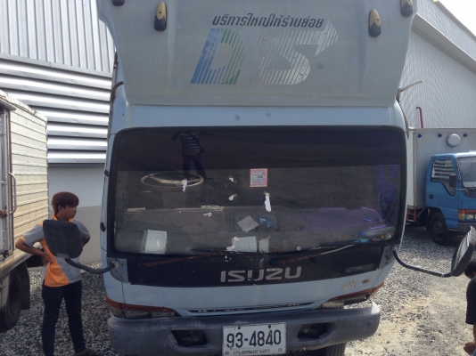 ขาย อีซูซุ รุ่น NPR และ NQR ตู้ยาว 4.30 เมตร และ 5.50 เมตร