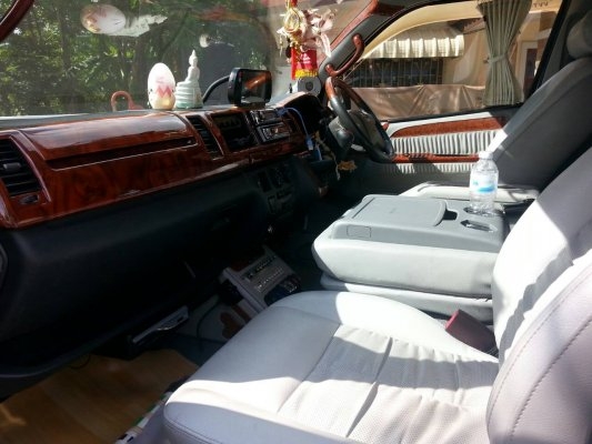 ขายรถตู้TOYOTA COMMUTER D4D แต่งชุดVIP ติดแก๊สNGV เครื่องVVT-i เครื่องดี ภายในสวยมาก สภาพเหมือนใหม่พร้อมใช้งาน เอกสารพร้อมโอน สนใจโทร090-8588220คุณนะ ID:narong498 หรือwww.truck.in.th/498