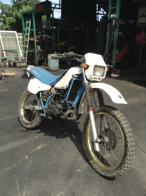 +++ ขายมอเตอร์ไซด์ YAMAHA  DT200  มีทะเบียน พร้อม  ประกันชั้น 3 ต่อทุกปี ถูกต้อง ทะเบียนสวย  234 กทม.  (ไม่มีเวลาใช้)  สนใจ โทร. 081-659-7598  +++