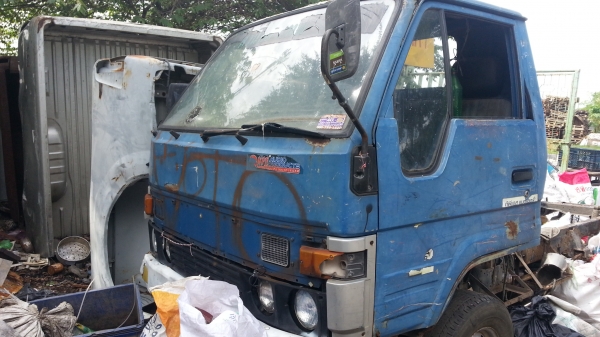 รถบบรทุก 4 ล้อเล็ก มีเครื่องเกียร์ขายตามสภาพ