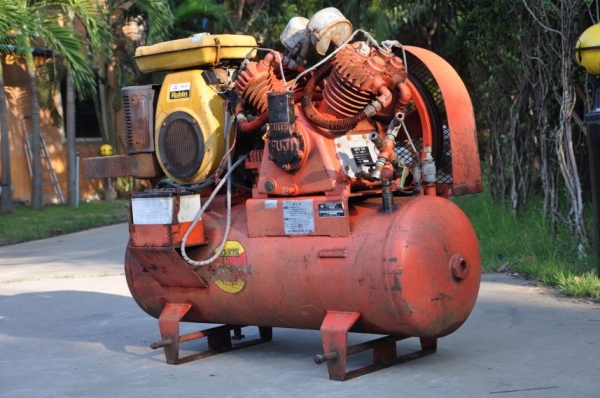 ขายปั้มลม FUJI 4สูบ เครื่องROBINสตาร์ทไฟฟ้า สวยเดิมจากญี่ปุ่น 32,000เท่านั้น!!