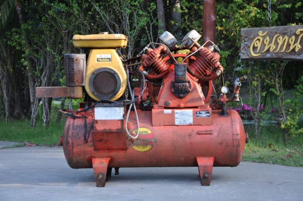 ขายปั้มลม FUJI 4สูบ เครื่องROBINสตาร์ทไฟฟ้า สวยเดิมจากญี่ปุ่น 32,000เท่านั้น!!