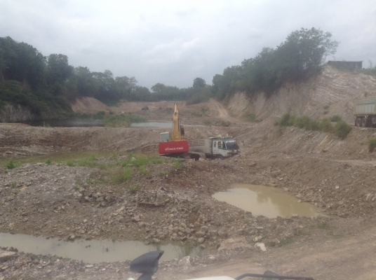 เปิดรับสมัครขนขับรถแบคโฮขุดบ่อลูกรัง