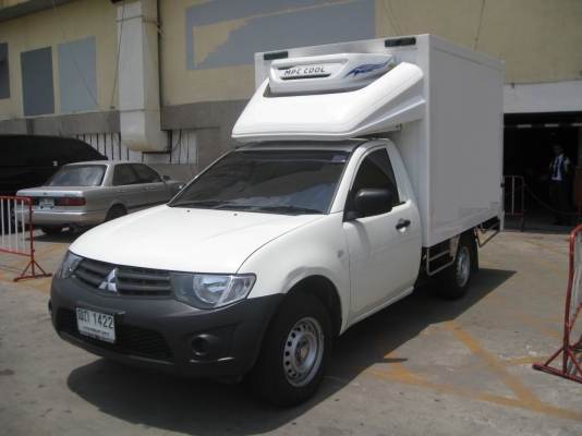 รถ Pickup Mitsubishi Triton ตีตู้ Frozen 3 คัน รถ Pickup Mitsubishi Triton ตีตู้ Frozen 3 คัน