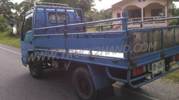 รถบรรทุก 4 ล้อกลาง ISUZU NKR 100 แรงม้า ปี 2546
