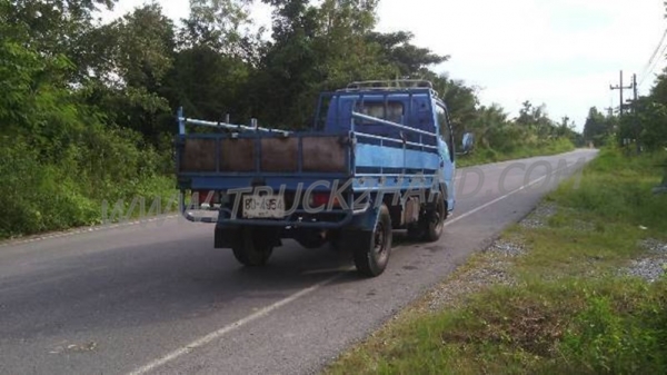 รถบรรทุก 4 ล้อกลาง ISUZU NKR 100 แรงม้า ปี 2546