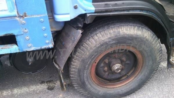 รถบรรทุก 4 ล้อกลาง ISUZU NKR 100 แรงม้า ปี 2546