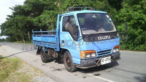 รถบรรทุก 4 ล้อกลาง ISUZU NKR 100 แรงม้า ปี 2546