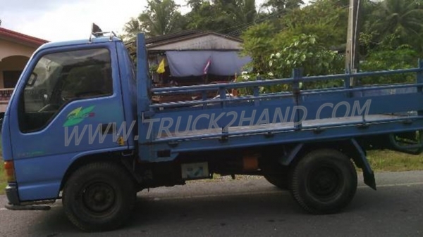 รถบรรทุก 4 ล้อกลาง ISUZU NKR 100 แรงม้า ปี 2546