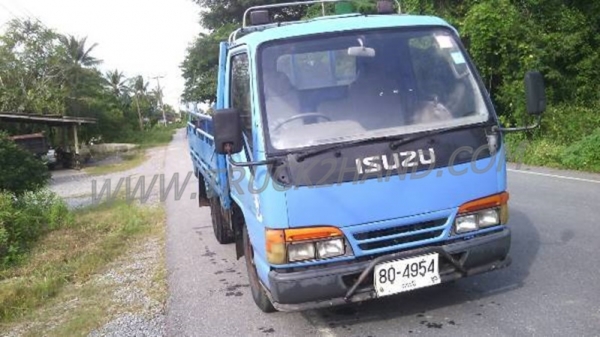 รถบรรทุก 4 ล้อกลาง ISUZU NKR 100 แรงม้า ปี 2546