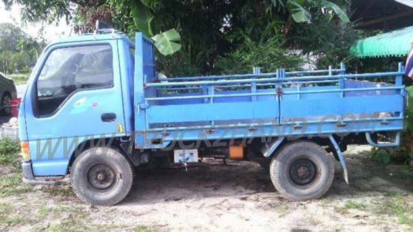 รถบรรทุก 4 ล้อกลาง ISUZU NKR 100 แรงม้า ปี 2546