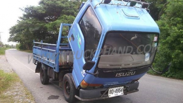 รถบรรทุก 4 ล้อกลาง ISUZU NKR 100 แรงม้า ปี 2546