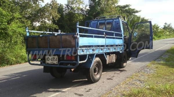 รถบรรทุก 4 ล้อกลาง ISUZU NKR 100 แรงม้า ปี 2546