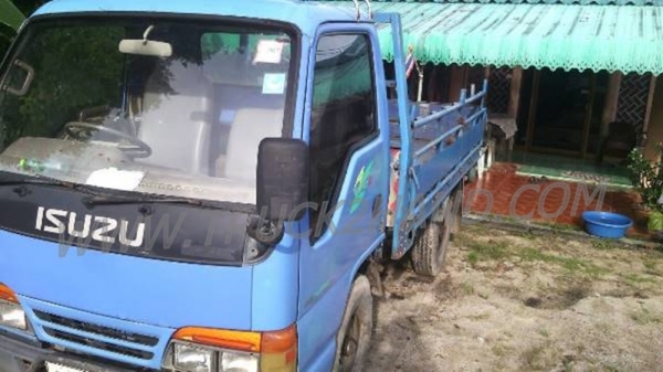 รถบรรทุก 4 ล้อกลาง ISUZU NKR 100 แรงม้า ปี 2546