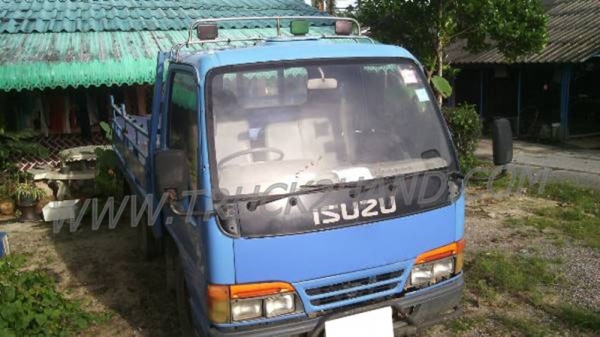 รถบรรทุก 4 ล้อกลาง ISUZU NKR 100 แรงม้า ปี 2546