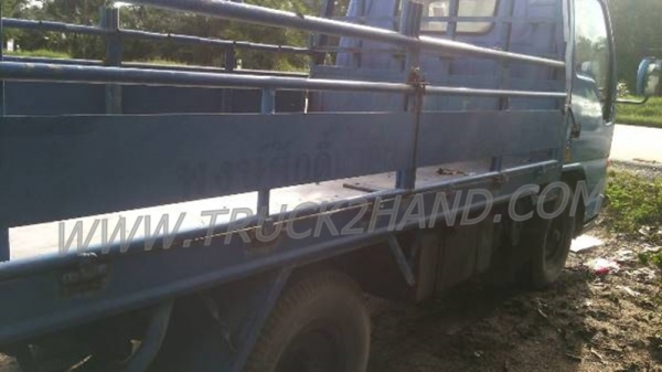 รถบรรทุก 4 ล้อกลาง ISUZU NKR 100 แรงม้า ปี 2546