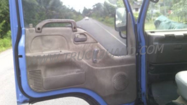 รถบรรทุก 4 ล้อกลาง ISUZU NKR 100 แรงม้า ปี 2546