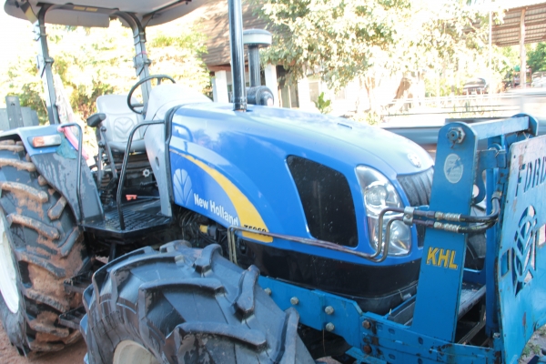 ขายรถไถ นิวฮอนแลนด์ 2เพลา รุ่นT5060 แรงม้า106แรง รถห้างเดิมๆใช้งานแค่2,xxx ชั่วโมงลดเหลือ 1,025,000 บาทต่อรองได้