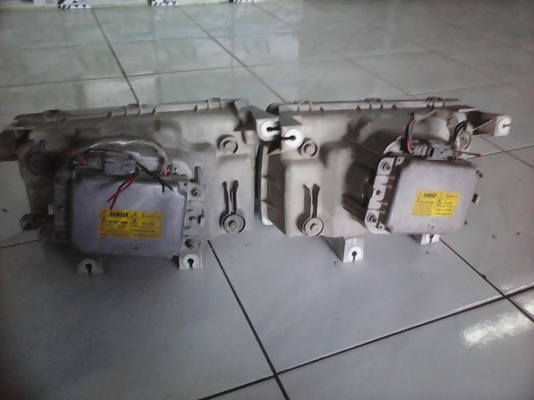 ขายไฟหน้า ซีนอนแท้ อีซูุซุ ดาก้อนอาย ของแท้ ถอดคู่ละ 4500