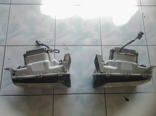 ขายไฟหน้า ซีนอนแท้ อีซูุซุ ดาก้อนอาย ของแท้ ถอดคู่ละ 4500