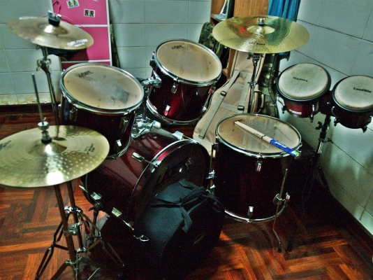 ขายกลองชุด LASER + สแนร์ TAMA + ไรท์ vs ไฮแฮต LASER + ขาตั้ง GIBRALTAR