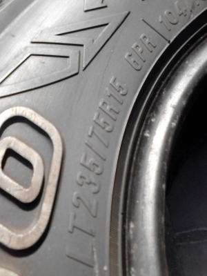 235/75R15 MAXXIS BRAVO AT มี 2 เส้น ดอกยางหนา เสมอ TEL.081-427-3941 235/75R15 MAXXIS BRAVO AT มี 2 เส้น ดอกยางหนา เสมอ TEL.081-427-3941