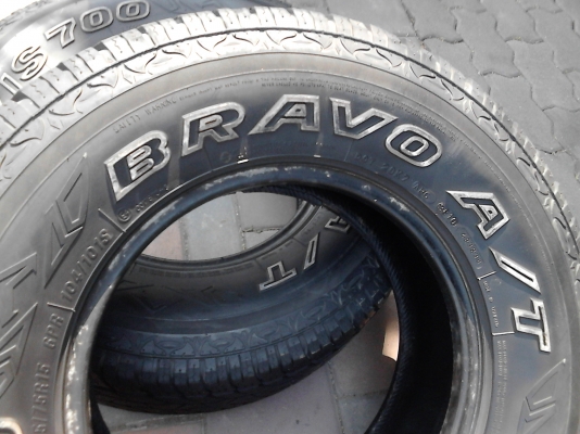 235/75R15 MAXXIS BRAVO AT มี 2 เส้น ดอกยางหนา เสมอ TEL.081-427-3941 235/75R15 MAXXIS BRAVO AT มี 2 เส้น ดอกยางหนา เสมอ TEL.081-427-3941