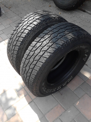 235/75R15 MAXXIS BRAVO AT  มี 2 เส้น  ดอกยางหนา เสมอ TEL.081-427-3941