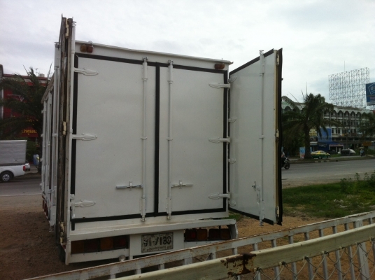 ขายอีซูซุตู้ 10 บาน พร้อมใช้งาน