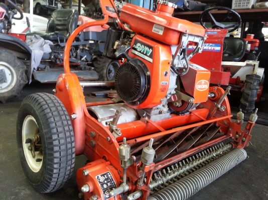 รถตัดกรีน Tsuchiya สภาพใหม่มากๆ รถตัดกรีน Tsuchiya สภาพใหม่มากๆ