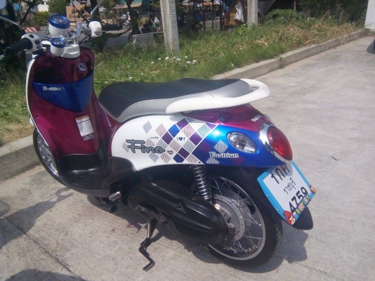 Yamaha Fino ลายแฟชั่นสี ขาว-น้ำเงิน-ชมพู