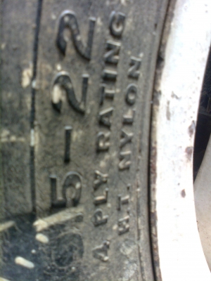 ต้องการซื้อ ยางรถไถมือสอง 9.5-22 ใช้กับรถไถ อีเซกิ 21 แรง