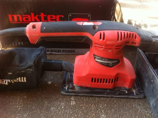 เครื่องขัดกระดาษทราย Maktec MT923 ใหม่มากๆ