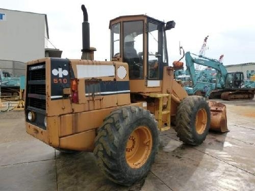 แหล่งรวม รถตัก komatsu 510 นำเข้าจากญี่ปุ่น ล๊อตนี้ 6 คัน เหลือ 5 แล้วครับ รีบมาเลือกมาจองกันก่อน 090-986-2521อ๊อบ