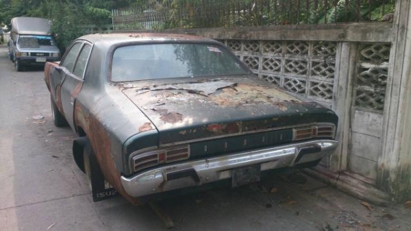 ซากรถเก๋ง ดอจน์ ทะเบียน 80000 ครับ