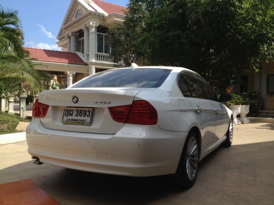 ขายด่วนครับ BMW SERIES 3 320D SE E90 AT ปี 2009 สีขาว เกียร์อัตโนมัติ, แอร์ ,วิทยุ, ล้อแมกซ์ , CD ,ABS, AIRBAG 10 ใบ