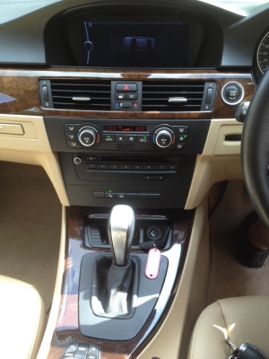 ขายด่วนครับ BMW SERIES 3 320D SE E90 AT ปี 2009 สีขาว เกียร์อัตโนมัติ, แอร์ ,วิทยุ, ล้อแมกซ์ , CD ,ABS, AIRBAG 10 ใบ ขายด่วนครับ BMW SERIES 3 320D SE E90 AT ปี 2009 สีขาว เกียร์อัตโนมัติ, แอร์ ,วิทยุ, ล้อแมกซ์ , CD ,ABS, AIRBAG 10 ใบ