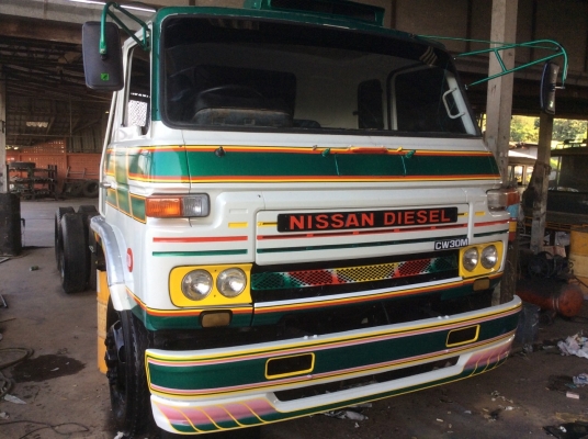 NISSAN UD 10ล้อ  (2เพลา) เครื่อง 225 เแรง ครื่องดี ครัทซีสวย เดิมๆ ขาย 430,000 บาท(ศุภากร 081-4252943)