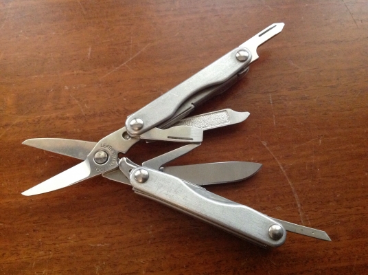 ขายกรรไกรเอนกประสงค์ Leatherman