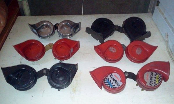 ลด+ส่งฟรี!! จาก850บ. เหลือ 700บ.รับประกันสินค้าทุกคู่