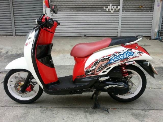 scoopy 110i สีแดงขาว กท581 ล้อแมกแท้ เครื่องดี 22,000