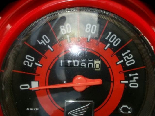 scoopy 110i สีแดงขาว กท581 ล้อแมกแท้ เครื่องดี 22,000