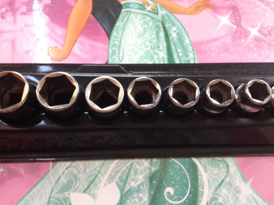 Snapon ลูกบล๊อค 3/8 12 ลูก 212FSMSY metric Snapon ลูกบล๊อค 3/8 12 ลูก 212FSMSY metric